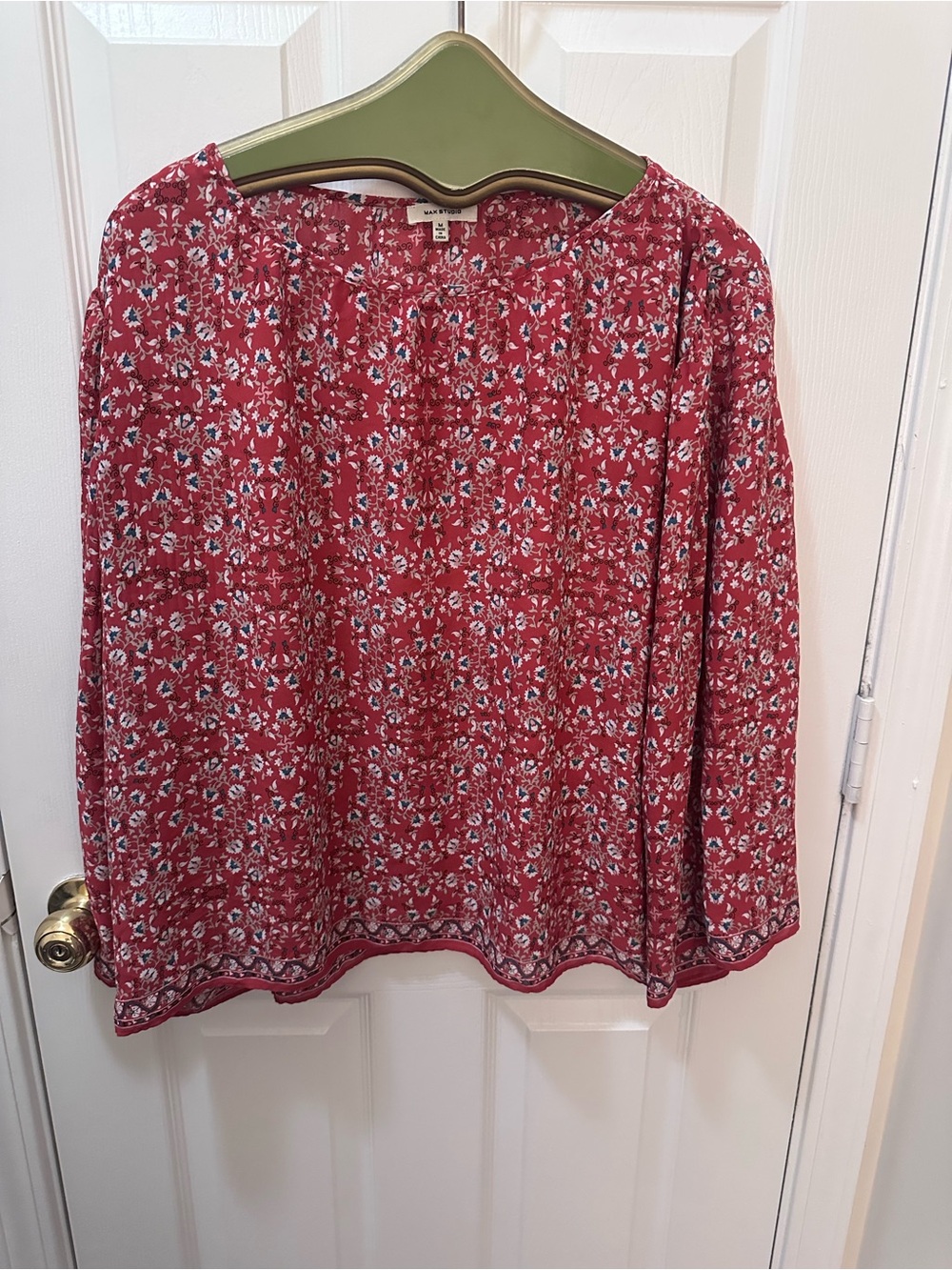 Max Studio Medium EUC Women’s Red Floral Peasant Relaxed fit top